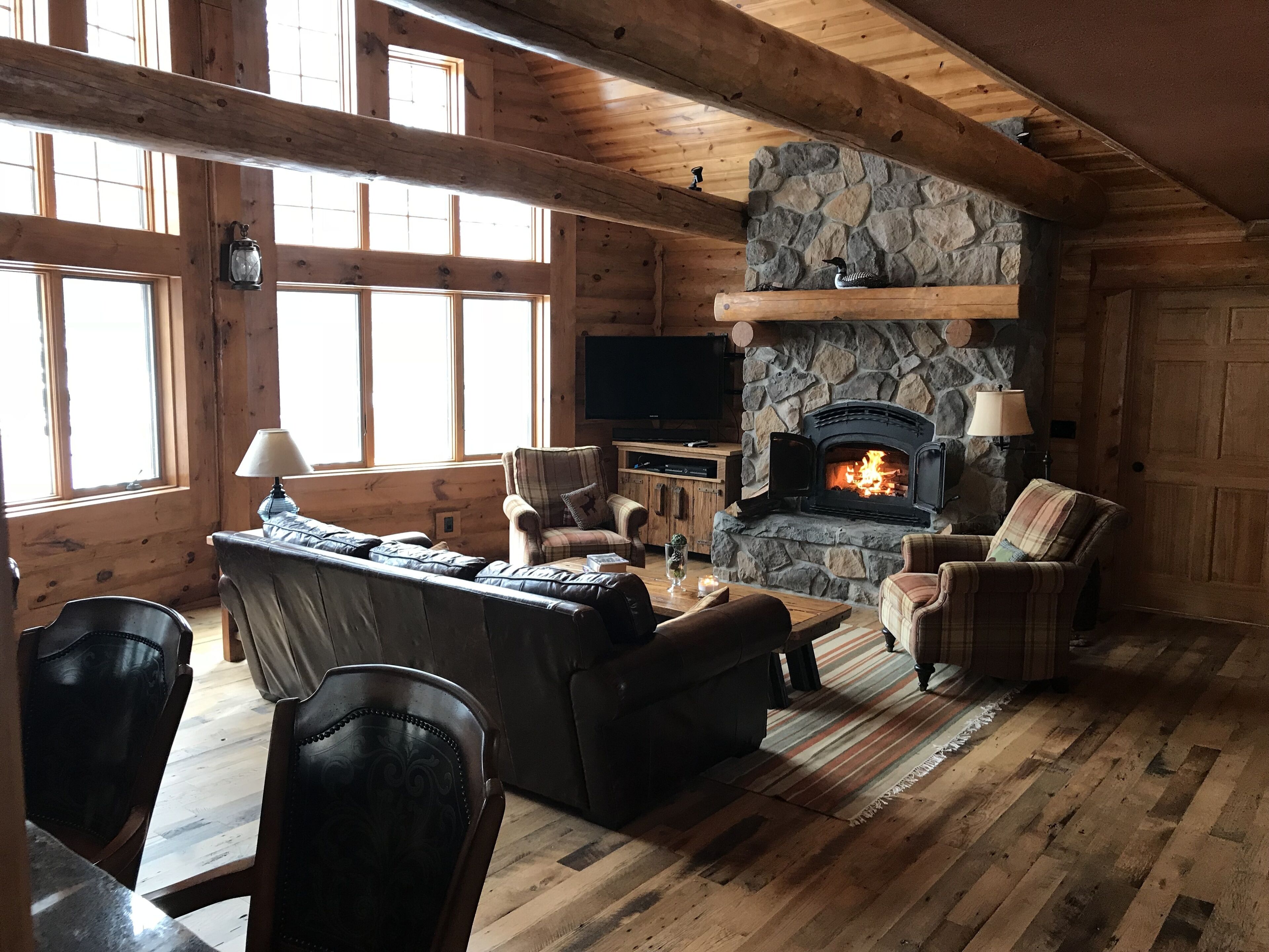 LUXURY LOG CABIN- SACANDAGA LAKE! GREAT 4 LARGE FAMILY OR 2 FAMILIES TO SHARE