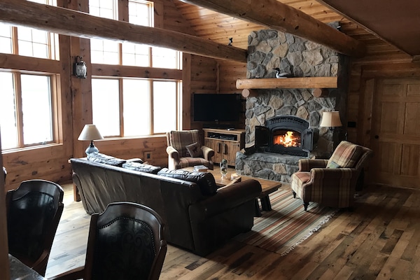 Wood burning fireplace to enjoy for your fall/winter stay!