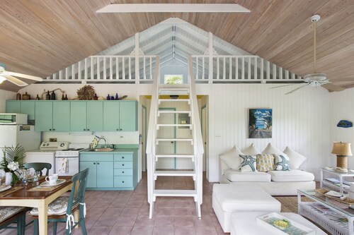 ORCHID COTTAGE-COLORFUL BAHAMIAN COTTAGE SCHRITTE VOM ATLANTIC BEACH