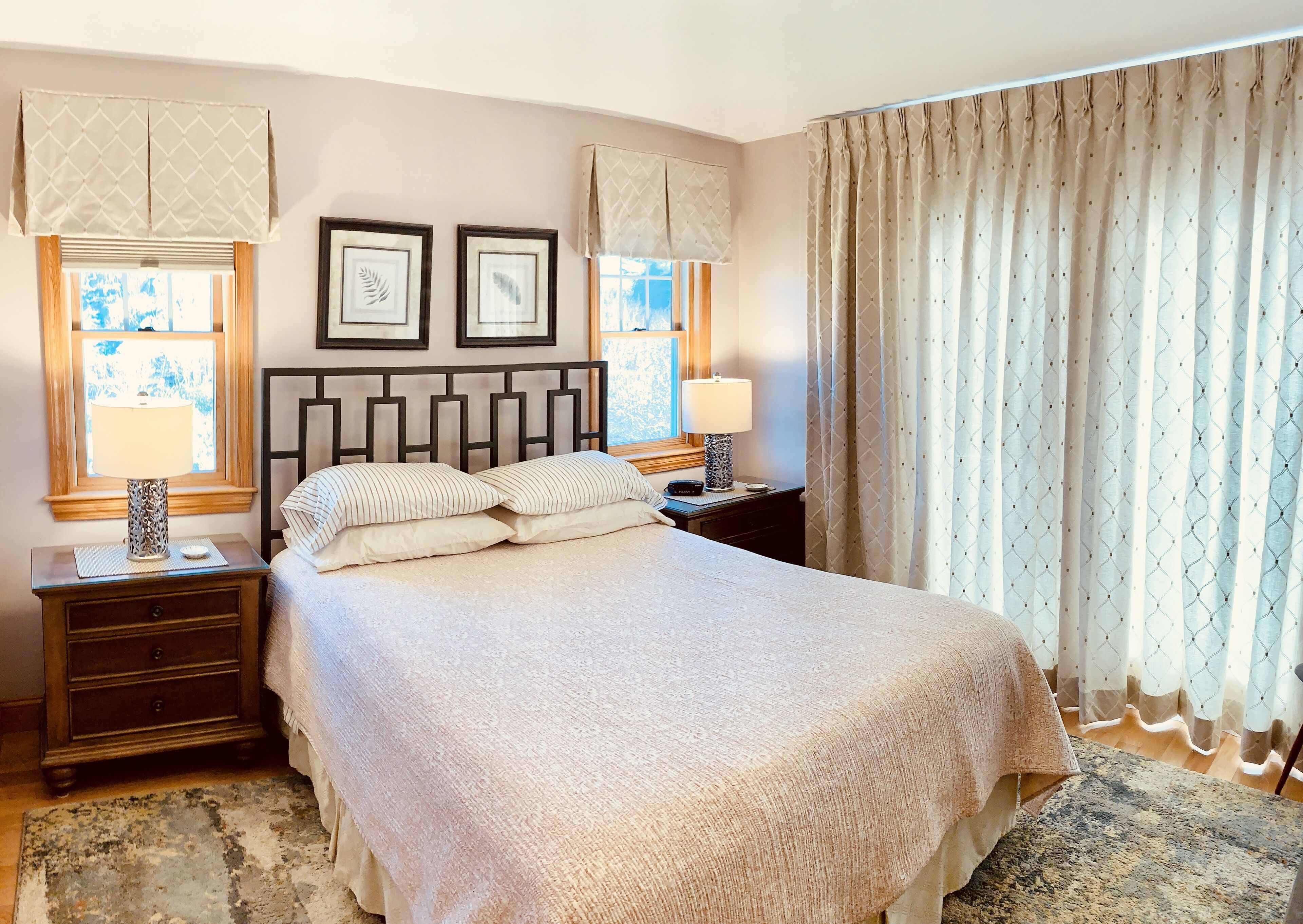 Spacious Suite, Private Entry, Sleeps 4, Kitchenette, LR/DR, GasGrill, Huge Yard