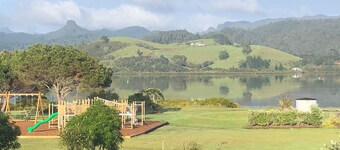 Family Friendly Estuary front beach house