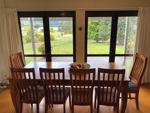 Dining - Family Friendly Estuary front beach house (Pauanui)