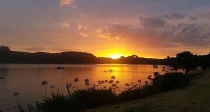 Papaka Bach - Awesome Waterfront Location