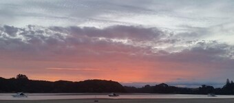 Papaka Bach - Awesome Waterfront Location