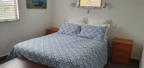 2 Schlafzimmer, Schreibtisch, Bügeleisen/Bügelbrett, kostenloses WLAN
