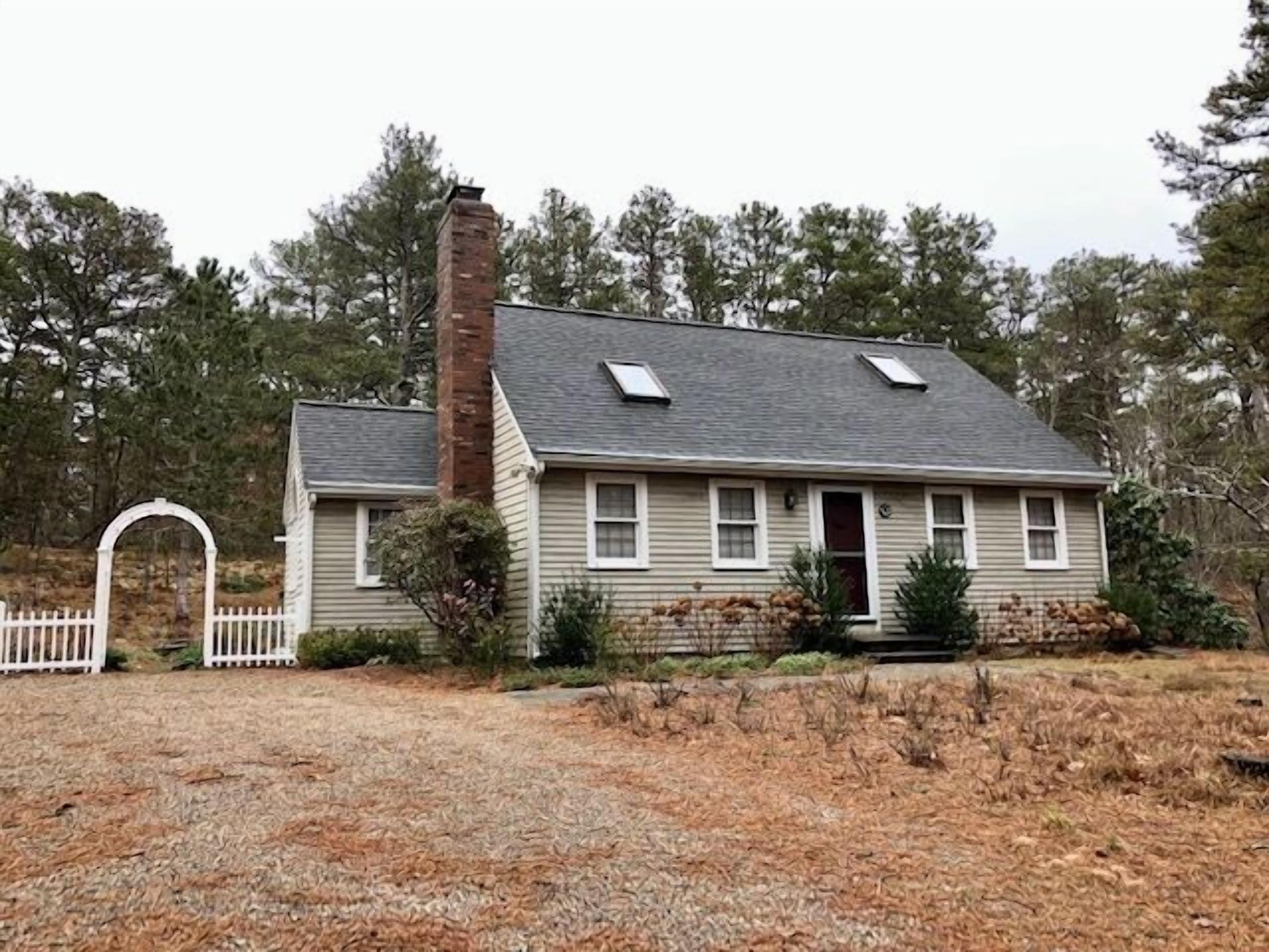 Lovely Cape Style Home Near Dyer Pond (1263)