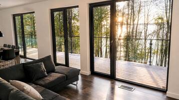 Smart TV, fireplace, DVD player