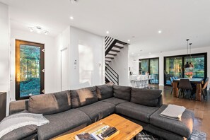 Smart-TV, peis og DVD-spiller