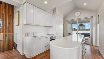 Nhà Premium | Bếp riêng | Tủ lạnh, lò vi sóng, lò nướng, bếp nấu