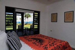 3 bedrooms, iron/ironing board, WiFi, bed sheets - Tropika - Absolute Beachfront (Mission Beach)