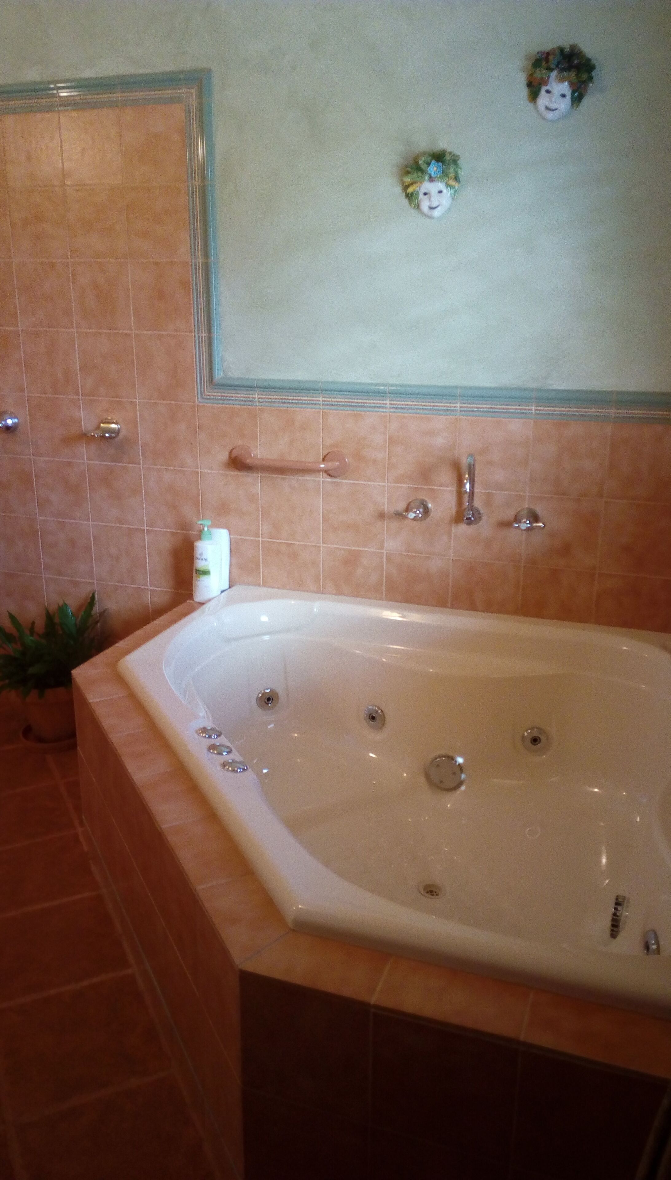 Hideaway in the Hills ... MillDuck StrawBale B&B