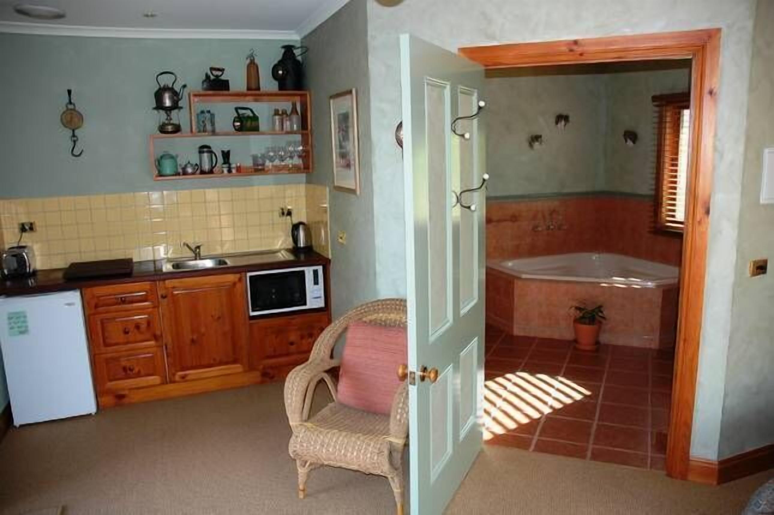 Hideaway in the Hills ... MillDuck StrawBale B&B