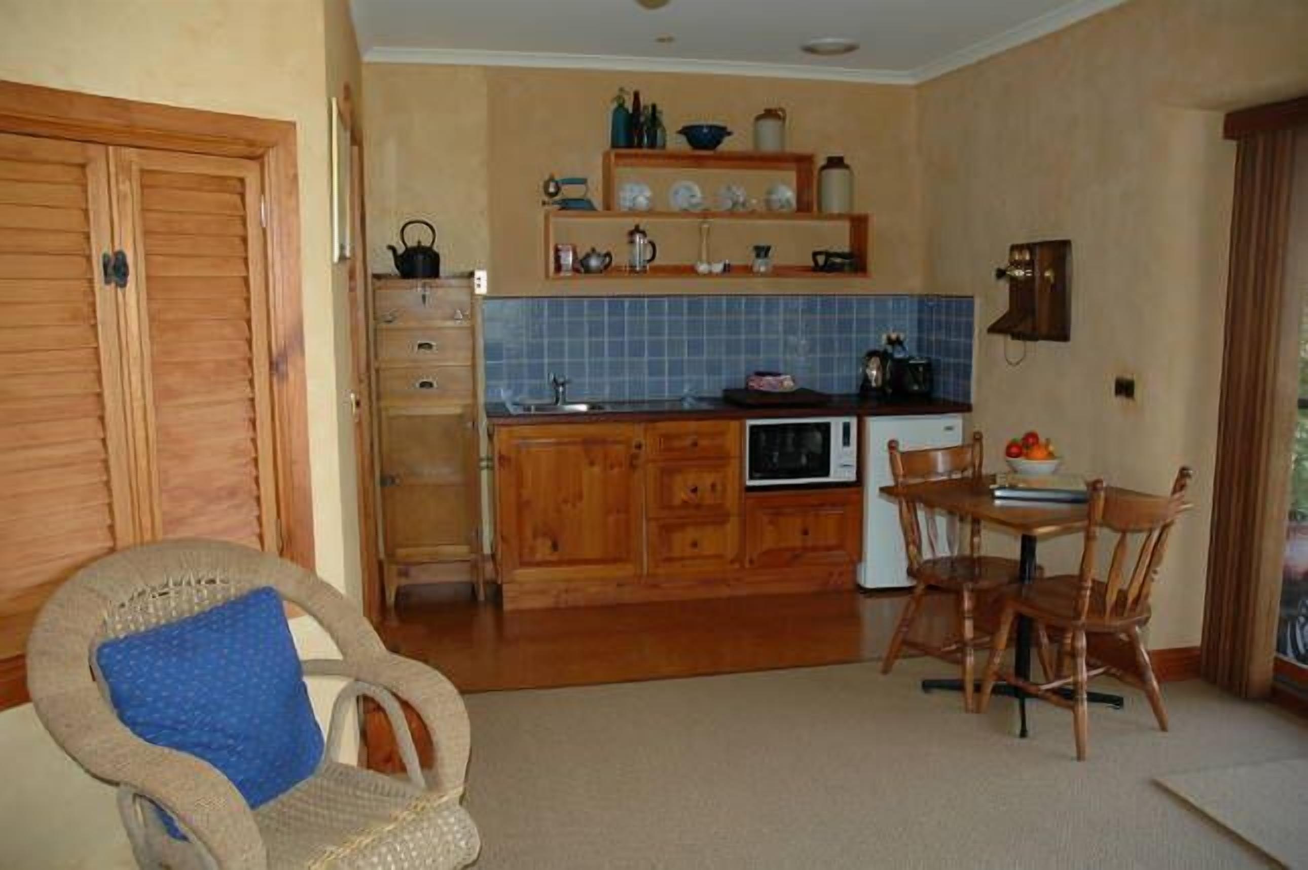 Hideaway in the Hills ... MillDuck StrawBale B&B