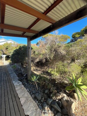 Property grounds - Driftaway -WIFI, NETFLIX, pet friendly, Comfort + Undercover deck with hammock (Marion Bay)