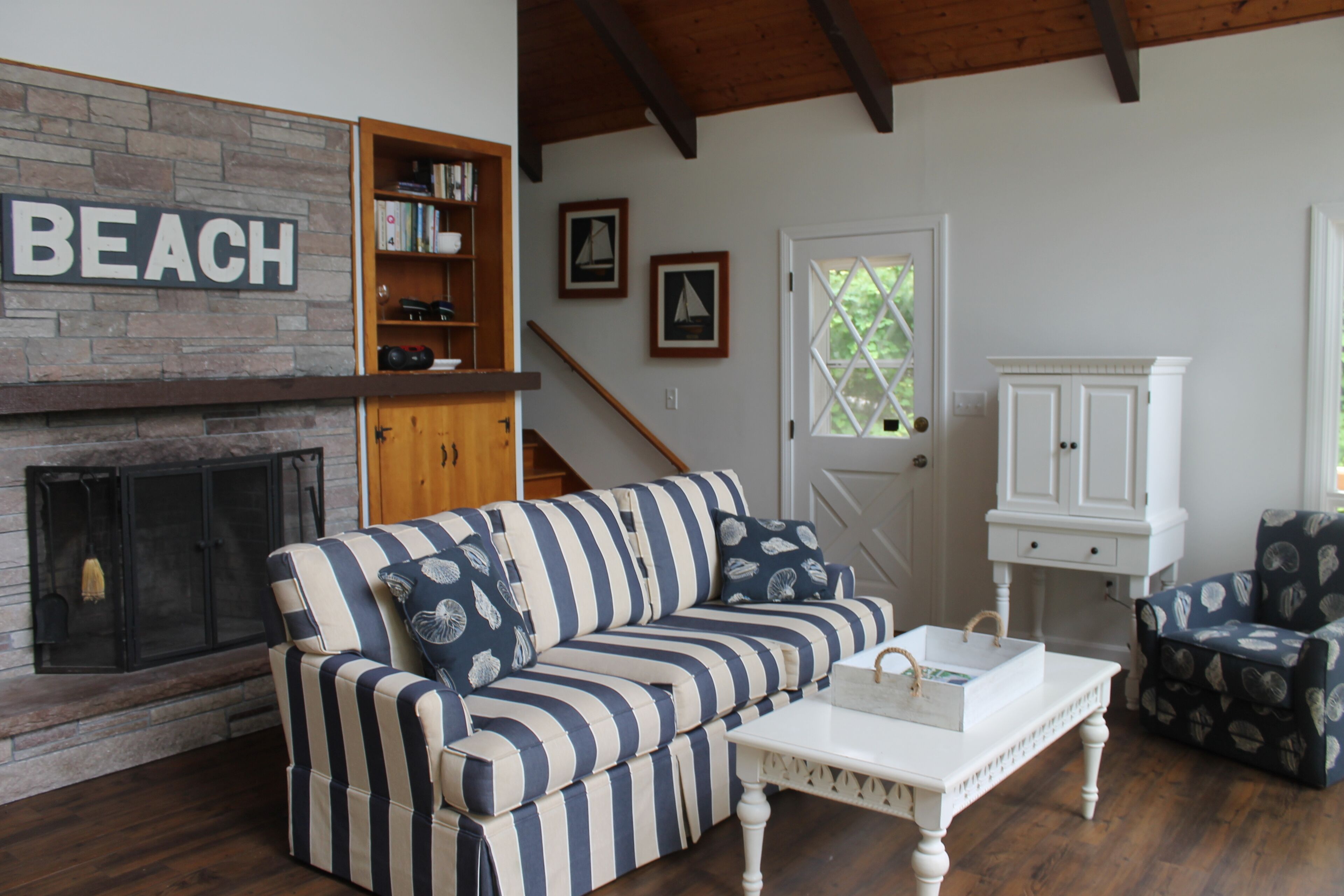 Beach Front On Beautiful Jenkins Pond, Quiet Neighborhood,  Everything Nearby