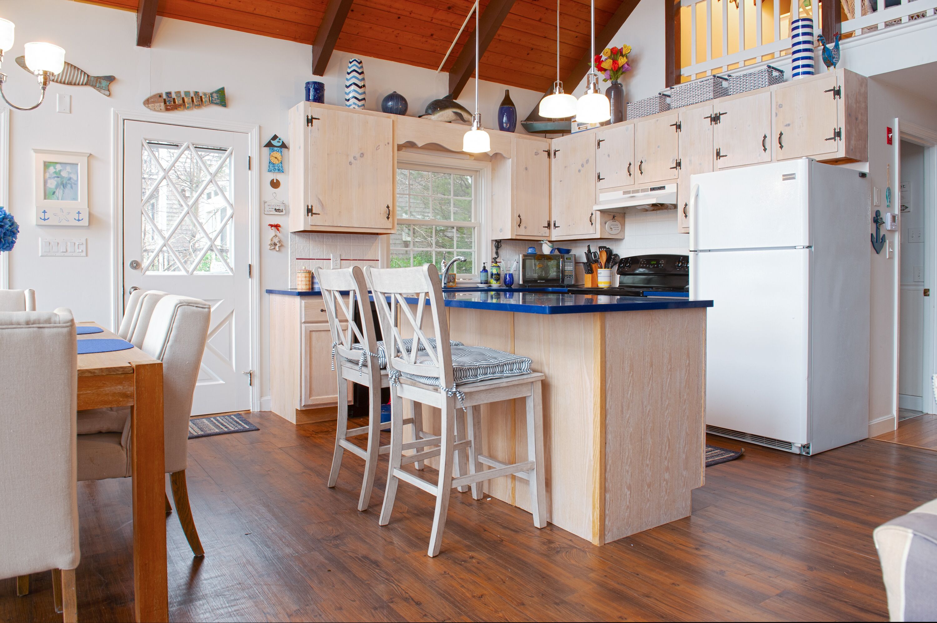 Beach Front On Beautiful Jenkins Pond, Quiet Neighborhood,  Everything Nearby