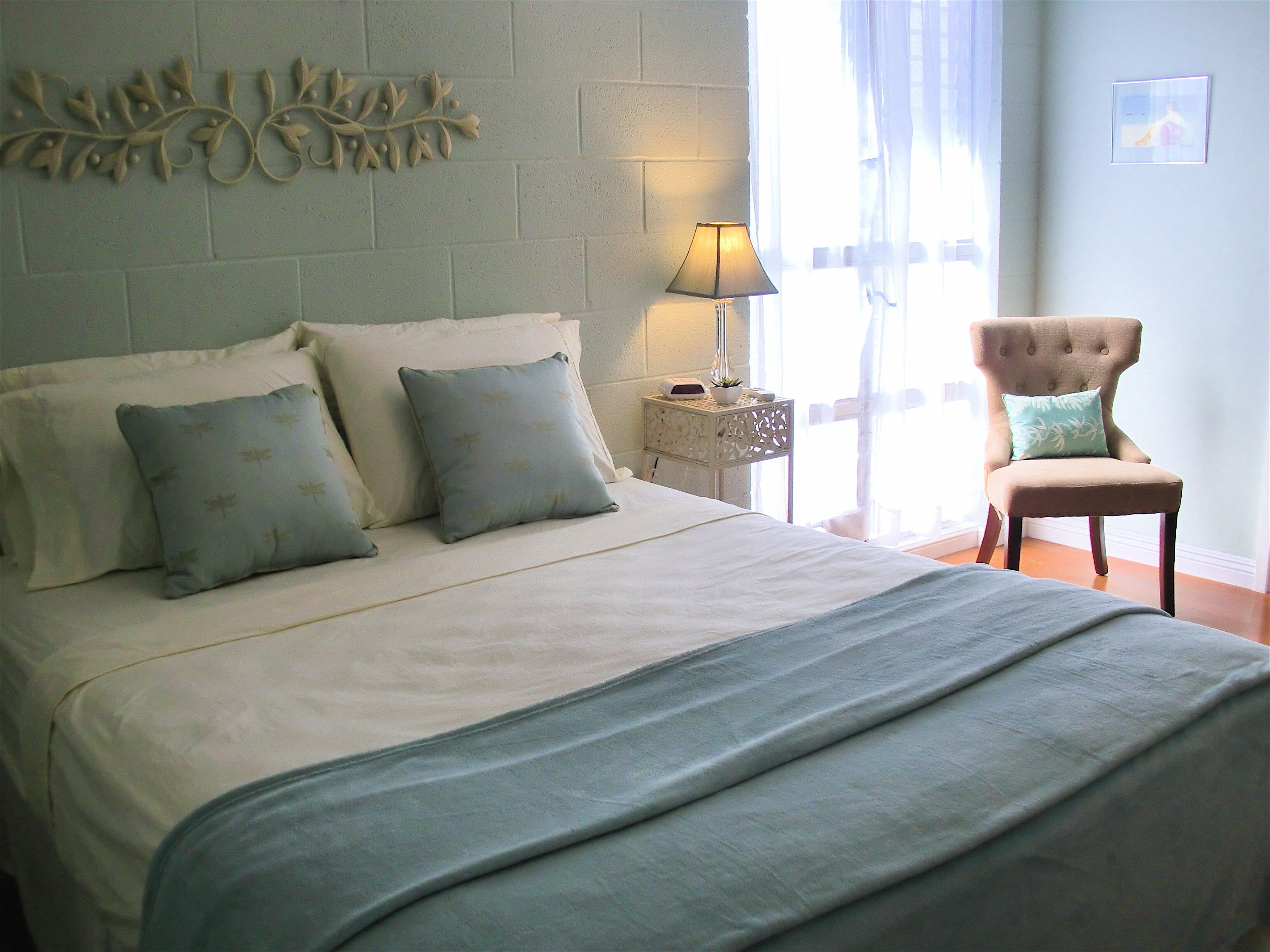 Iron/ironing board, free WiFi, bed sheets