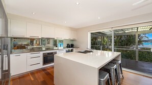 Microwave, oven, stovetop, dishwasher - Footsteps to the Bay by HolidayCo. (Pretty Beach)