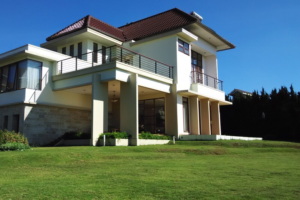 3BR Villa in Cimacan Puncak