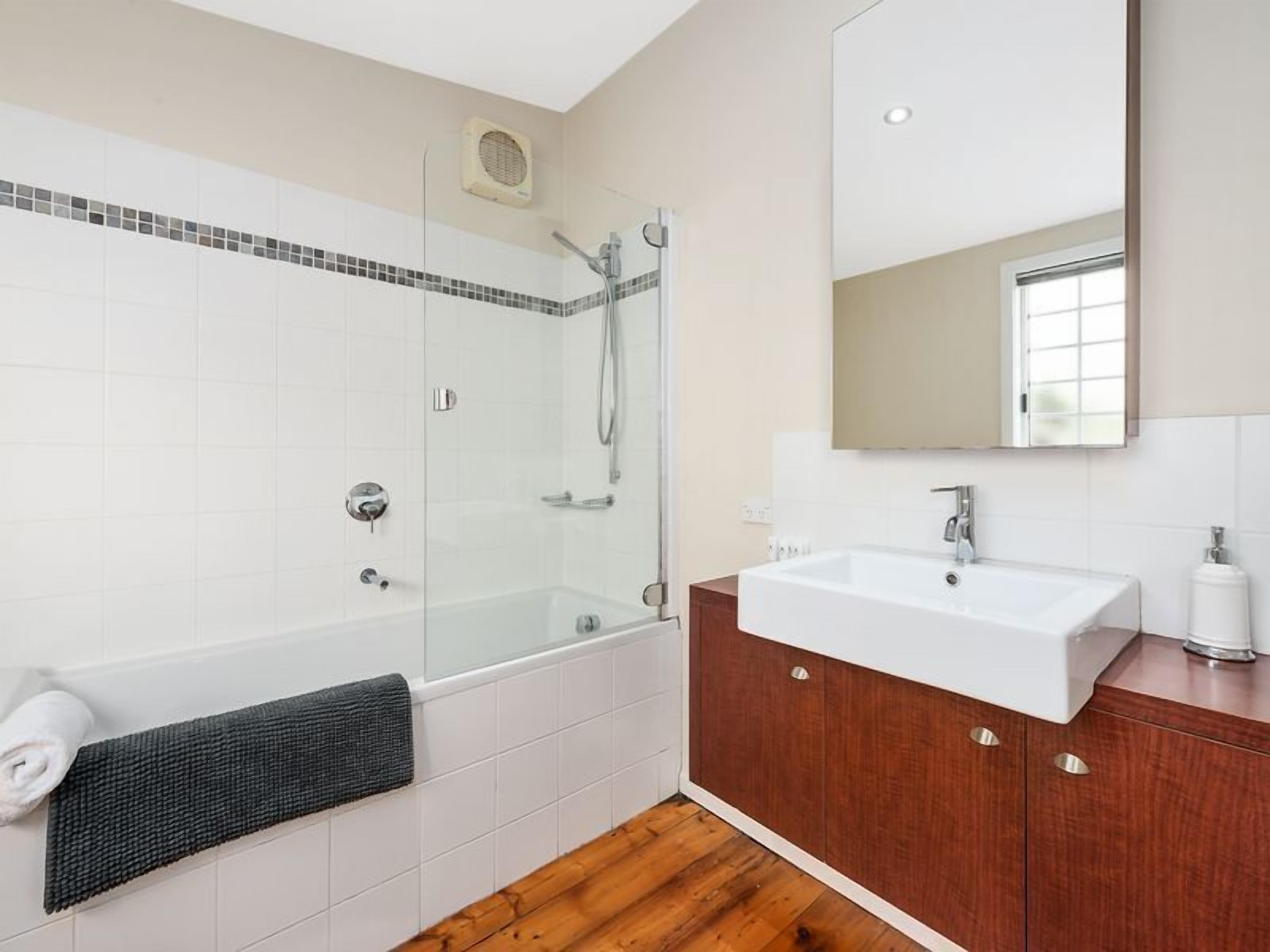 Best of Old and New - Hobart — image 10