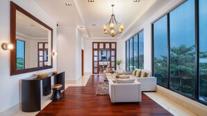 Suite with Private Meeting Room | Living area - Grand Sunshine Resort & Convention (Soreang)