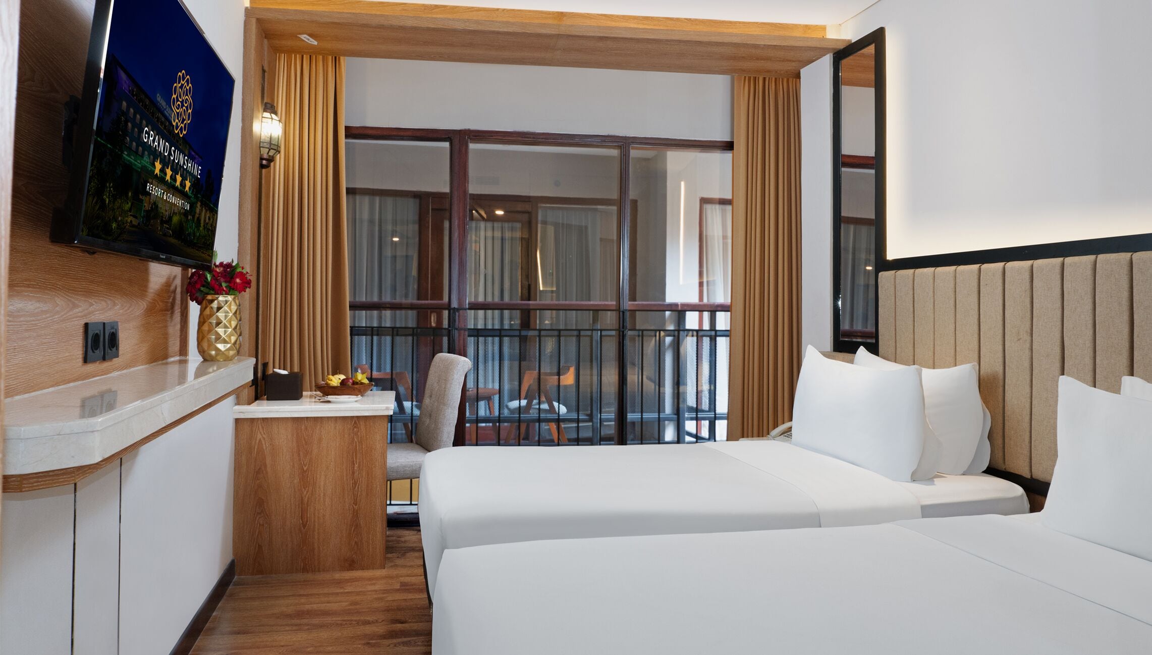 Classic Twin Atrium | Minibar, in-room safe, soundproofing, iron/ironing board