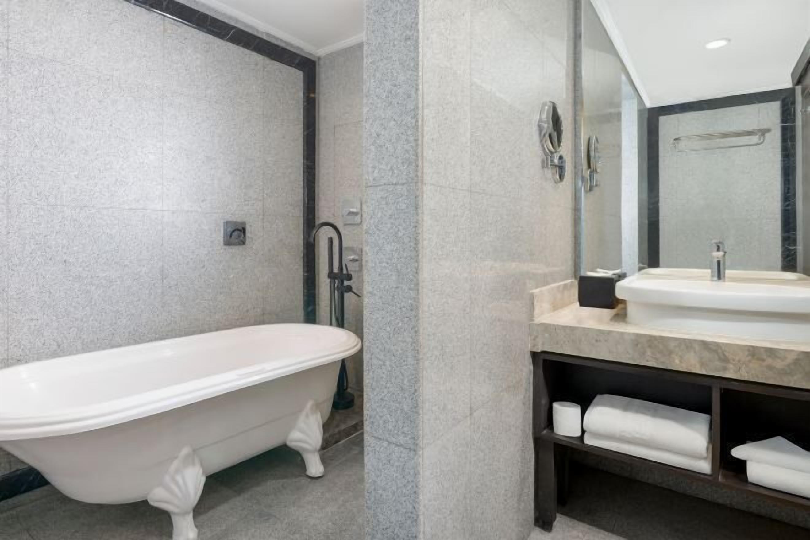 浴室 | 免費盥洗用品、吹風機、拖鞋、坐浴桶