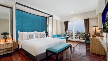 Executive Room, 1 King Bed, Balcony | Minibar, in-room safe, soundproofing, iron/ironing board