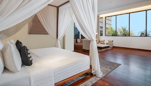 Suite with Private Meeting Room | In-room safe, soundproofing, iron/ironing board, free WiFi - Grand Sunshine Resort & Convention (Soreang)