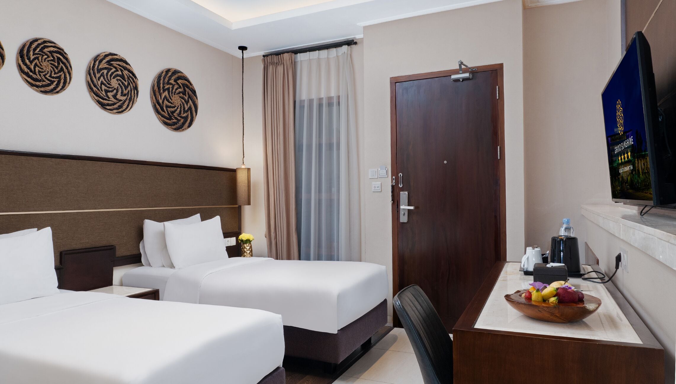 Classic Room, 2 Twin Beds | Minibar, in-room safe, soundproofing, iron/ironing board