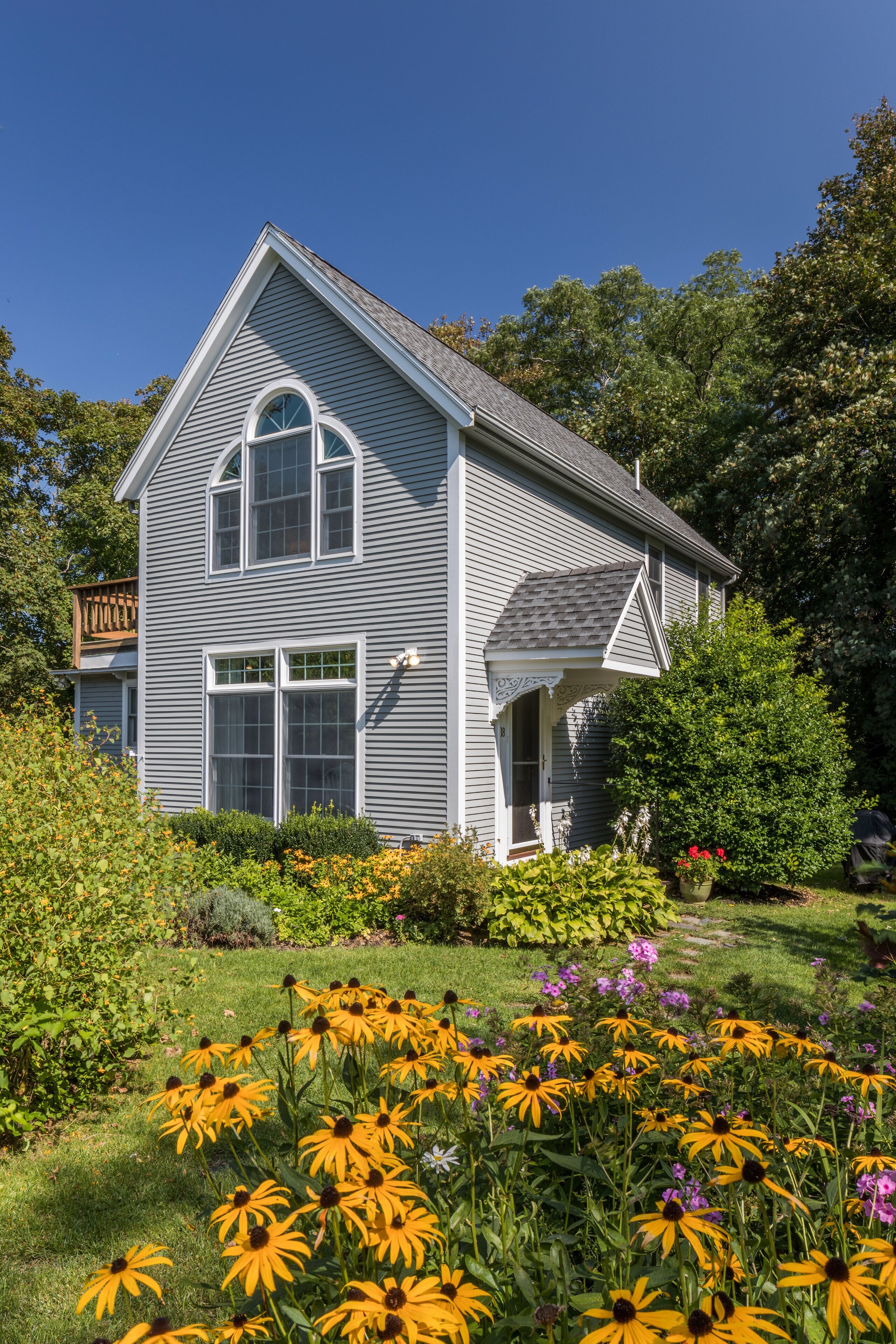 Rock Harbor Retreat- Reserve for next summer! Beautifully decorated & Landcaped