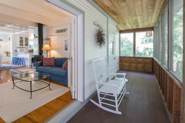 Smart TV, reproductor de DVD, libros y estéreo 