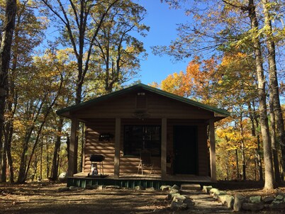 Beautiful and cozy two bed, one bath cabin nestled in the Kiamichi Mountains