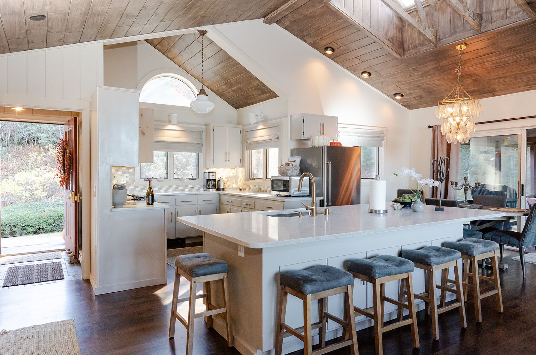 Jaw dropping mountain & lake views in this stylish mountain home….