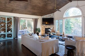 Smart TV, fireplace, video games, Netflix
