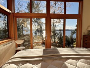 5 bedrooms, desk, iron/ironing board, free WiFi - Private Oceanfront "Coppertop" house, Acadia National Park (Mount Desert)