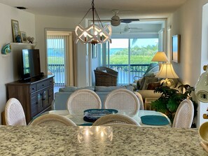 TV connectée, lecteur de DVD, livres, médiathÚque