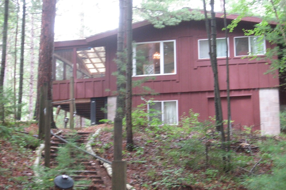 3 bedroom, 2 bath on beautiful lake