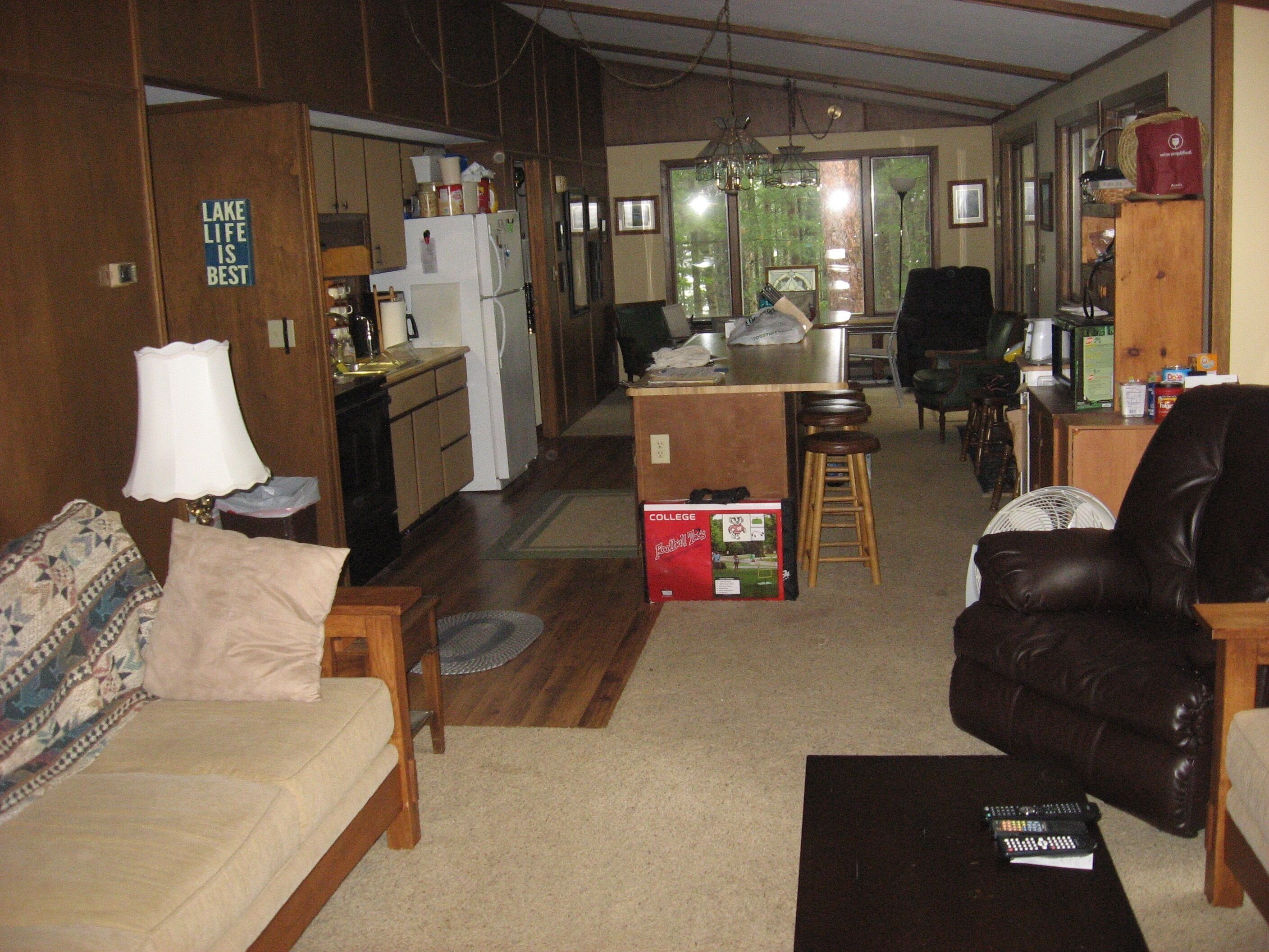 3 bedroom, 2 bath on beautiful lake