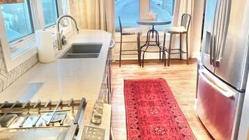 KylskÄp, mikrovÄgsugn, ugn och spishÀll