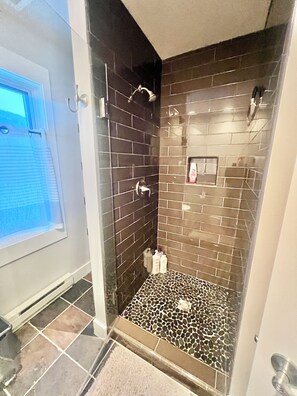 花灑/浴缸組合、風筒、提供毛巾、番梘