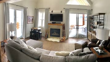 Smart-tv, eldstad, tv-spel och Netflix