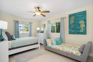 4 bedrooms, iron/ironing board, travel cot, WiFi - Boutique Bliss at Vanderbilt Beach,Outdoor Gazebo (Naples)