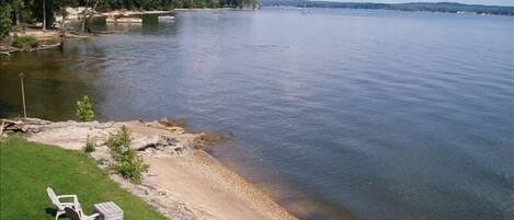Chaises longues, serviettes de plage