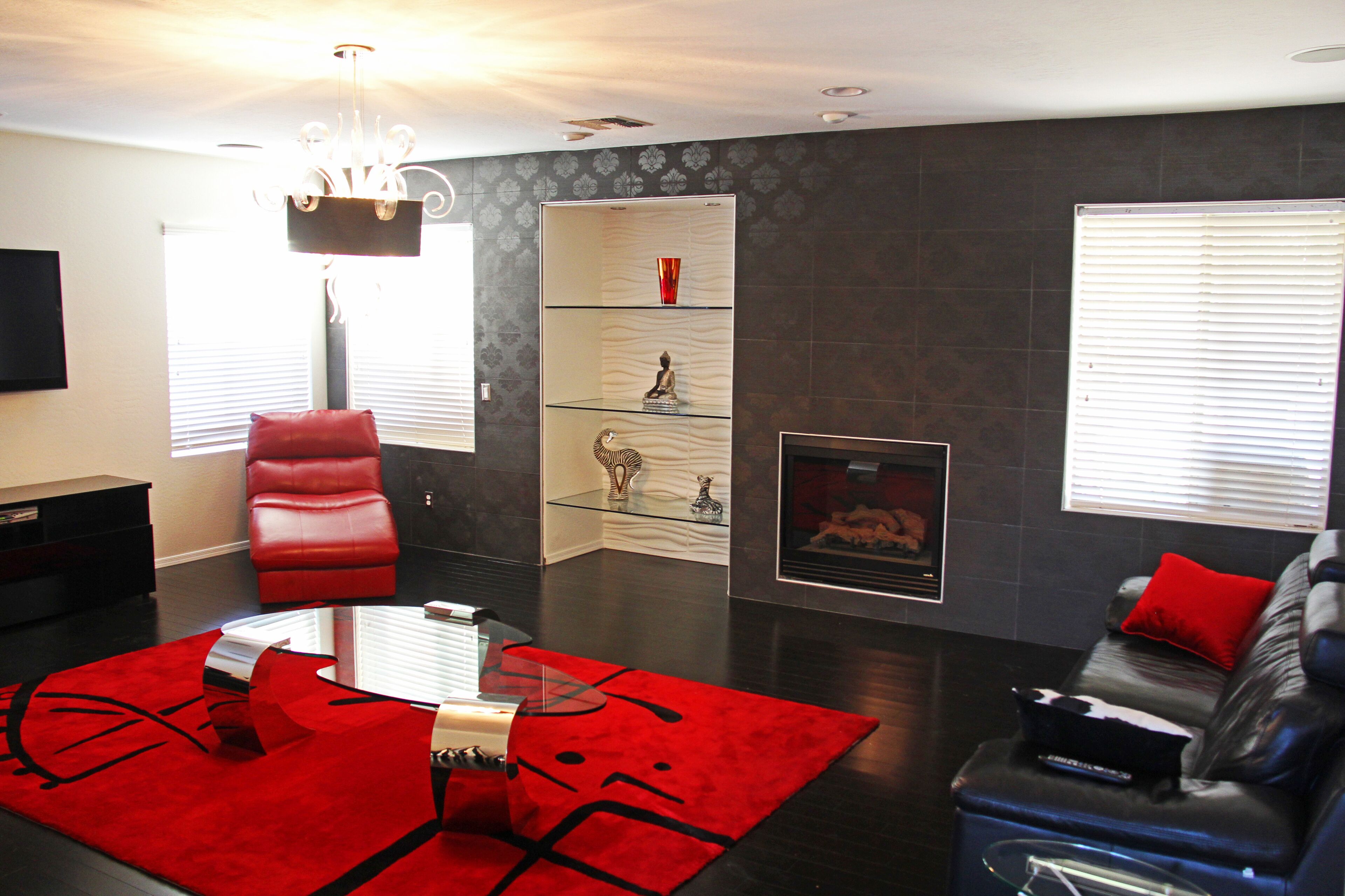 Luxury Home With Style Living And Exiting Backyard, Pool & Outdoor Kitchen