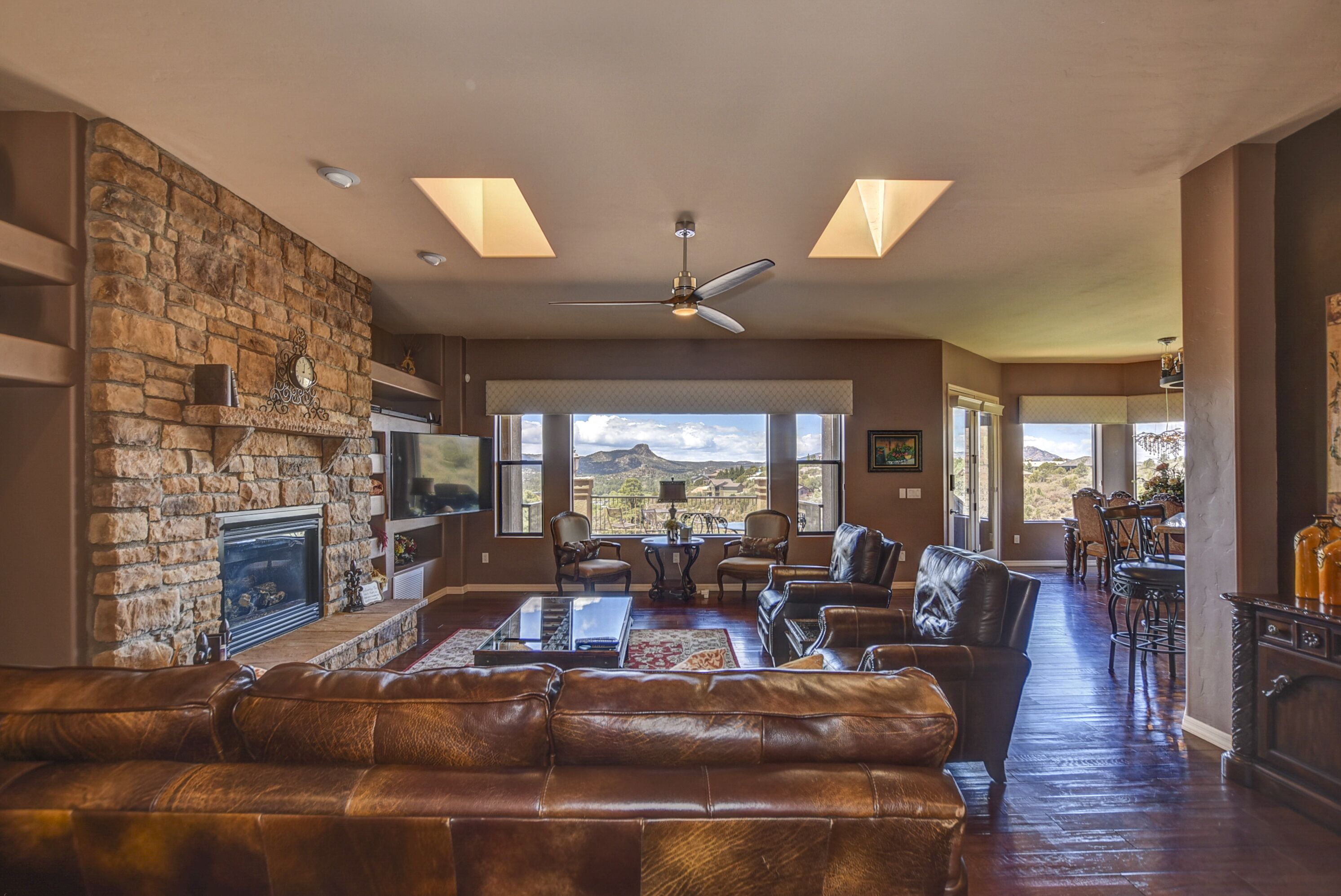 A Luxury Spacious Italian Villa with the only Wine Cave in Haisley 