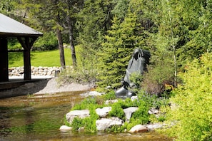 A serene outdoor area with a pond, a wooden structure, and a statue. - Luxury Cottage at Sundance Utah-Book Fall Leaf Stay-Walk to Lift and Restaurants (Sundance)