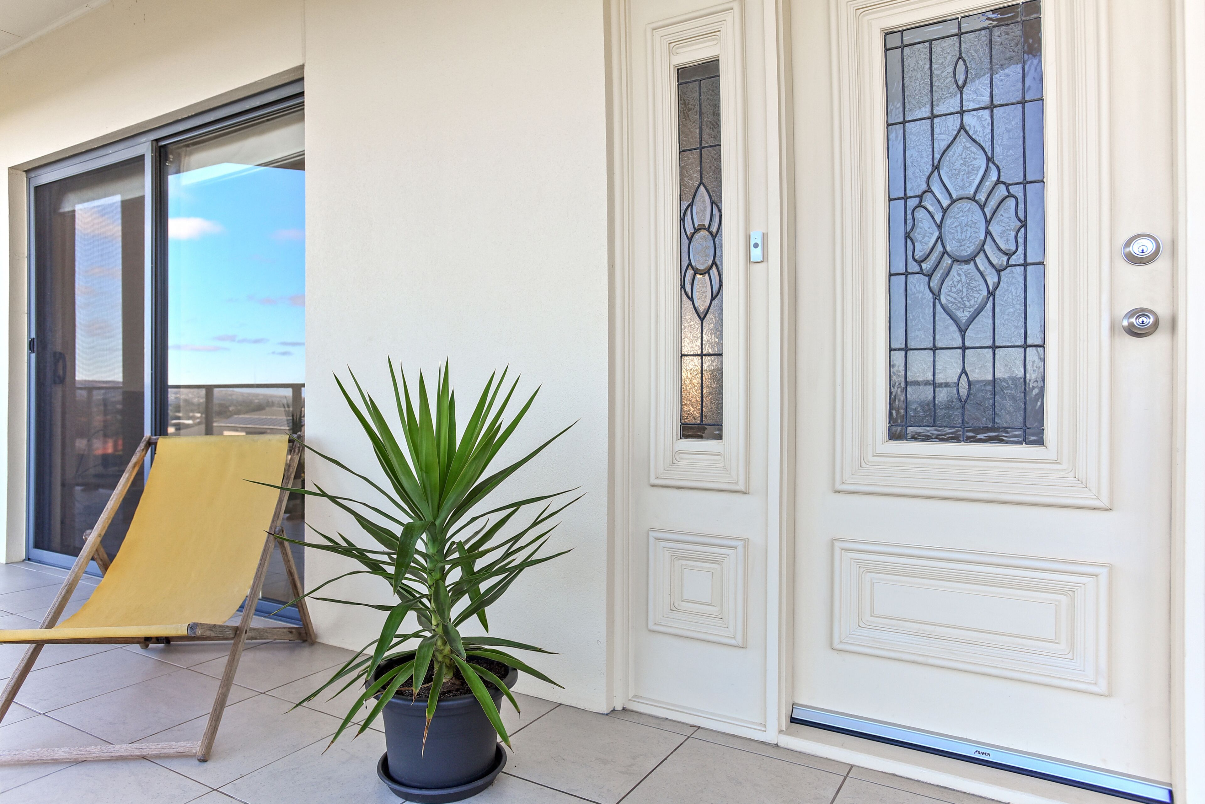 13 The Crescent - Ocean Views - Wi-Fi — image 5