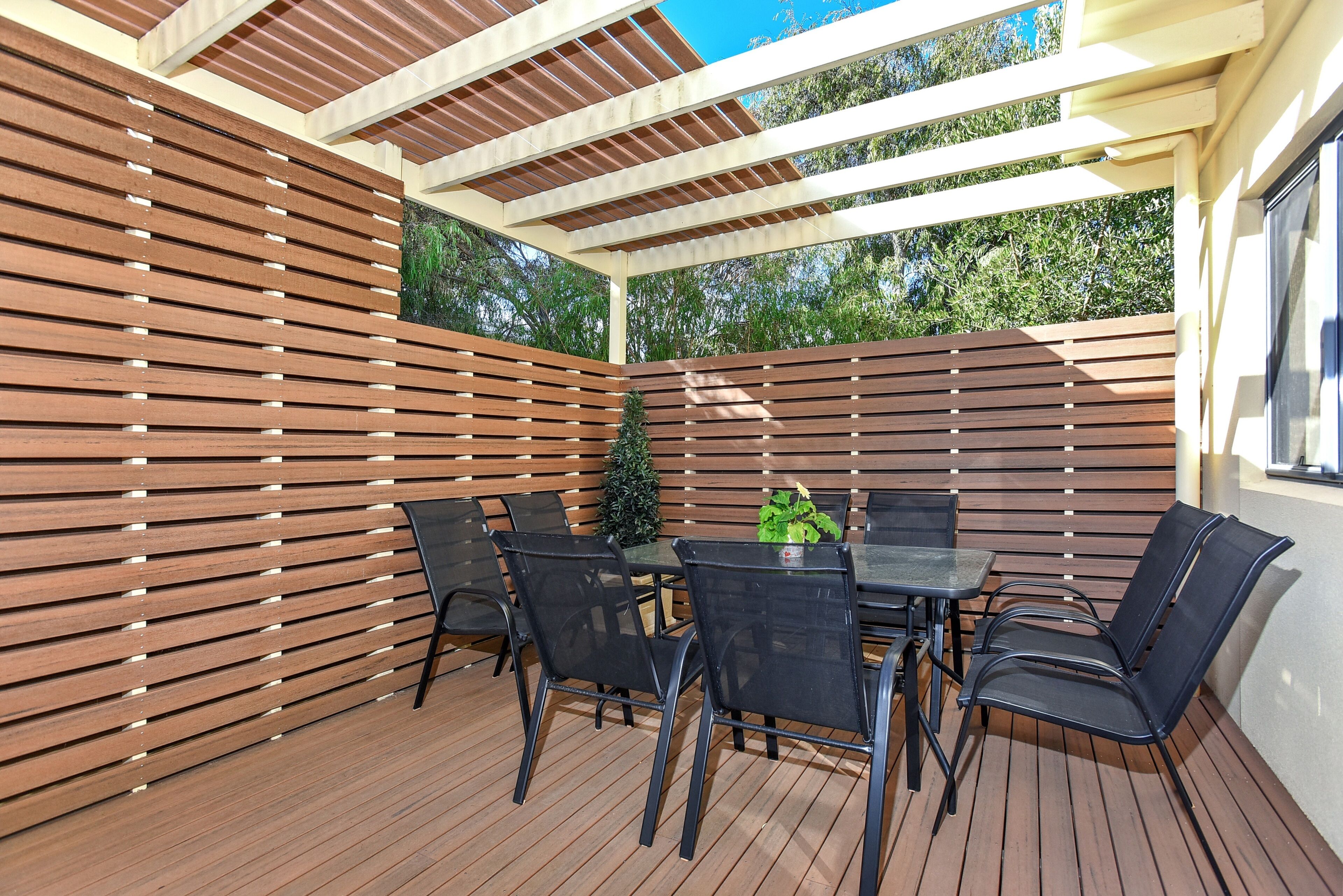 13 The Crescent - Ocean Views - Wi-Fi — image 12