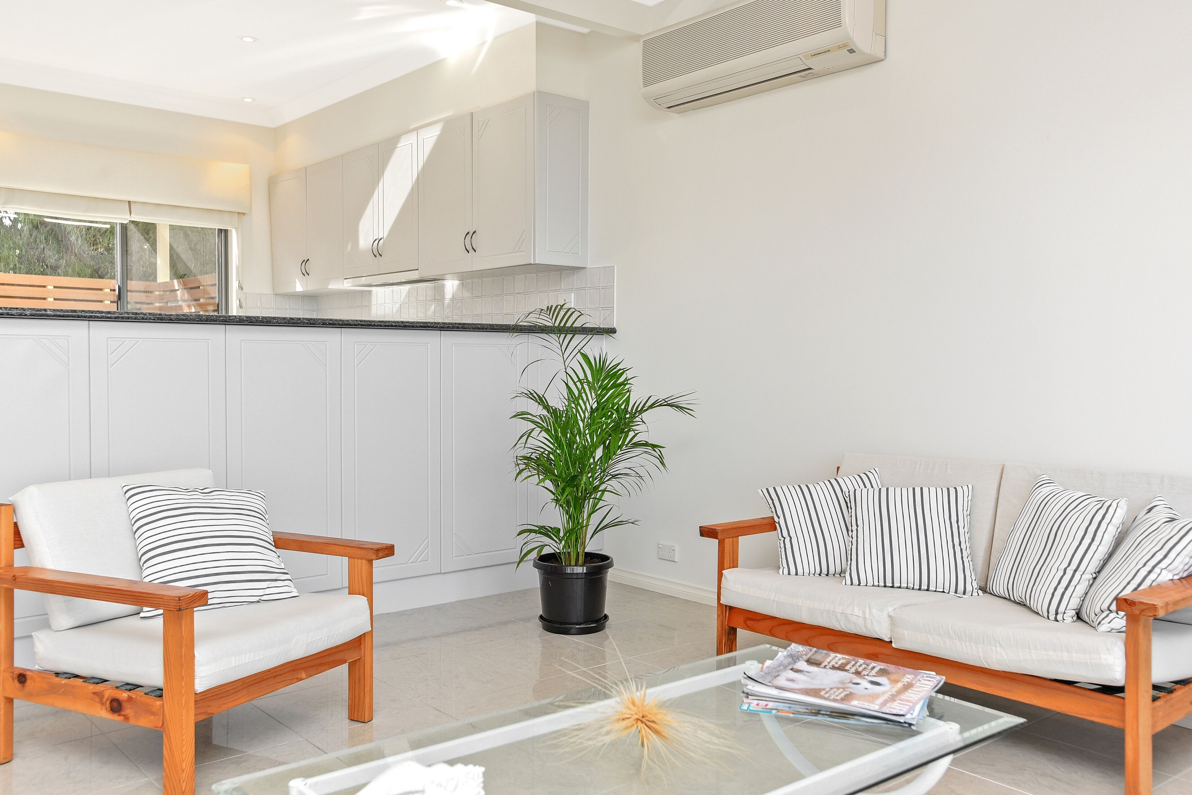 13 The Crescent - Ocean Views - Wi-Fi — image 16